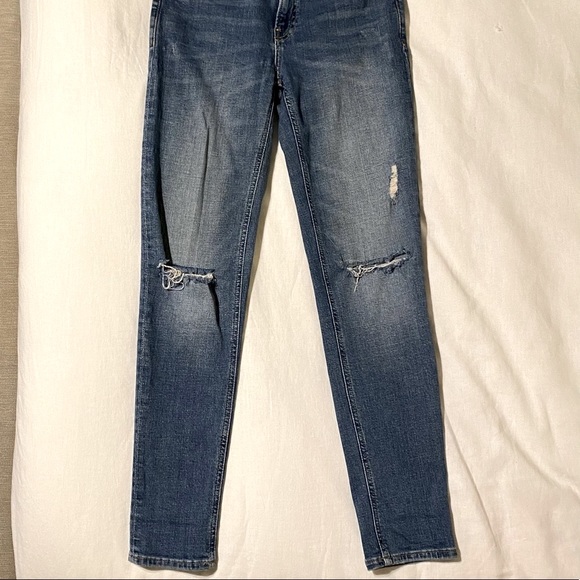 H&M NWOT Distressed Mom Jeans - Picture 6 of 7